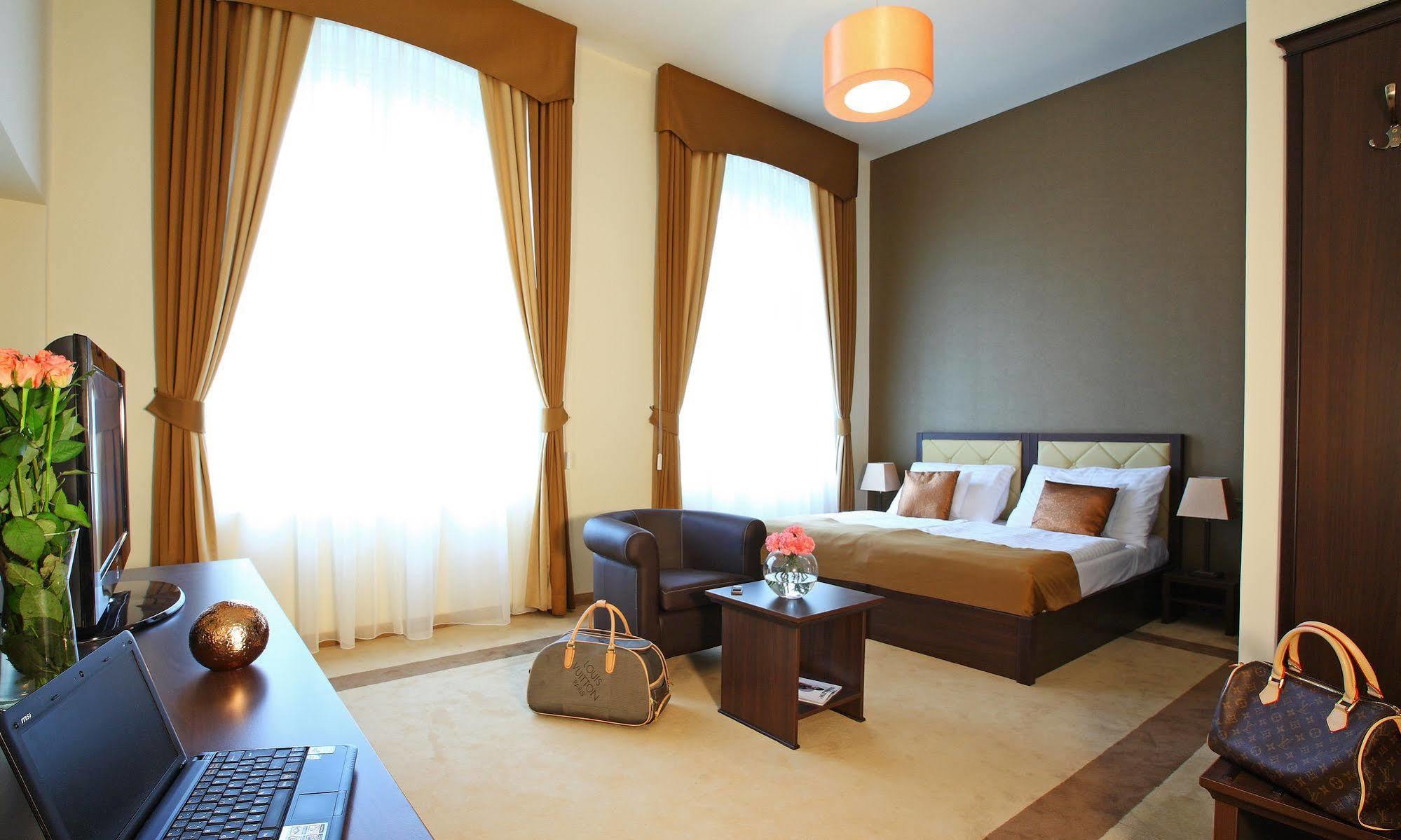 Ipoly Hotel Boutique Rooms & Suites บาลาตอนฟือเรด ภายนอก รูปภาพ