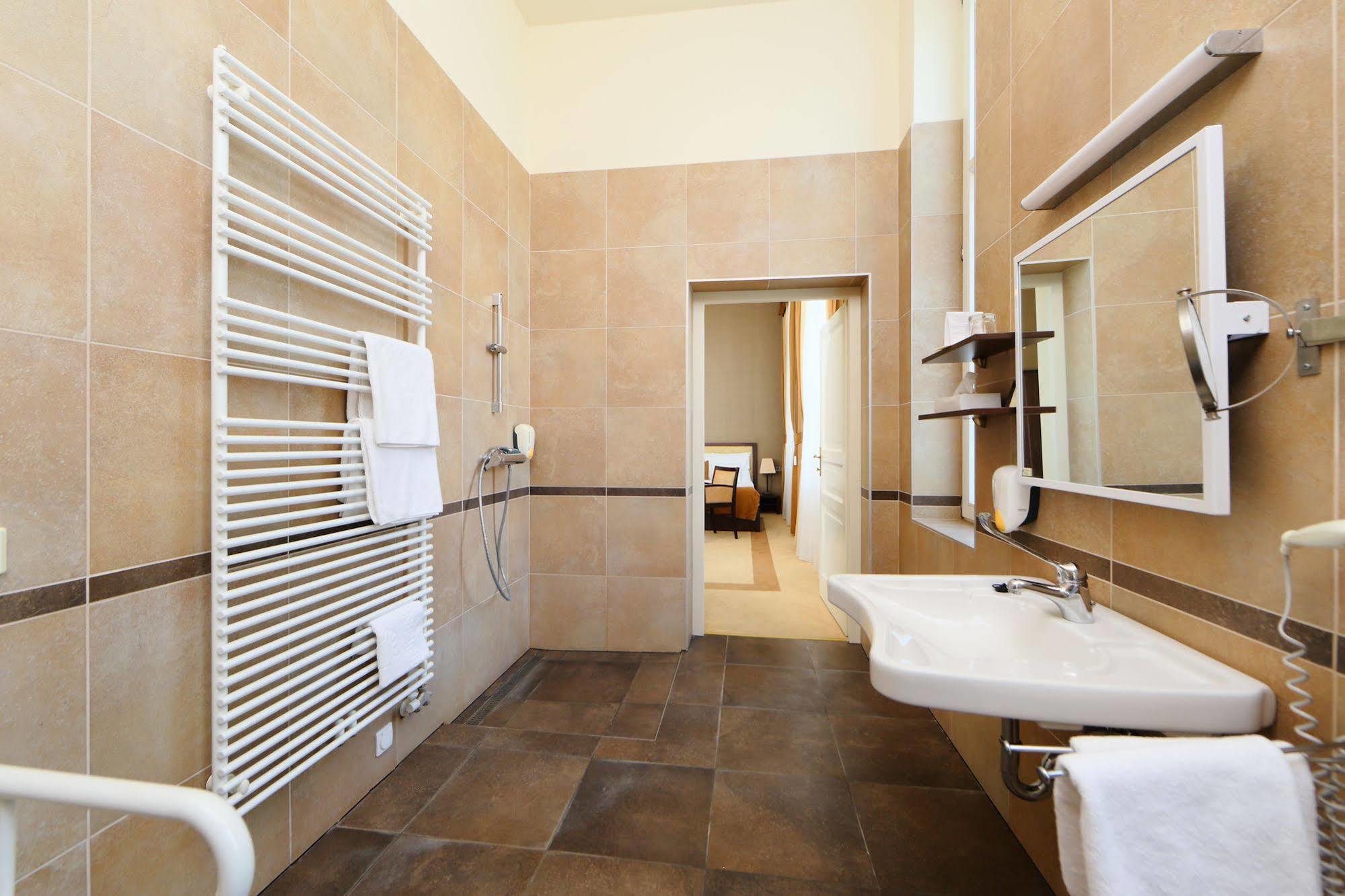 Ipoly Hotel Boutique Rooms & Suites บาลาตอนฟือเรด ภายนอก รูปภาพ