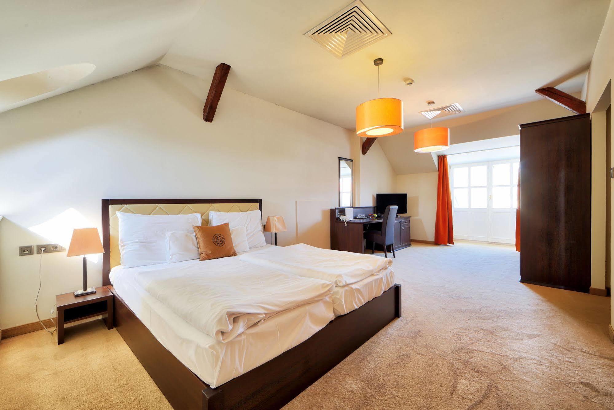 Ipoly Hotel Boutique Rooms & Suites บาลาตอนฟือเรด ภายนอก รูปภาพ
