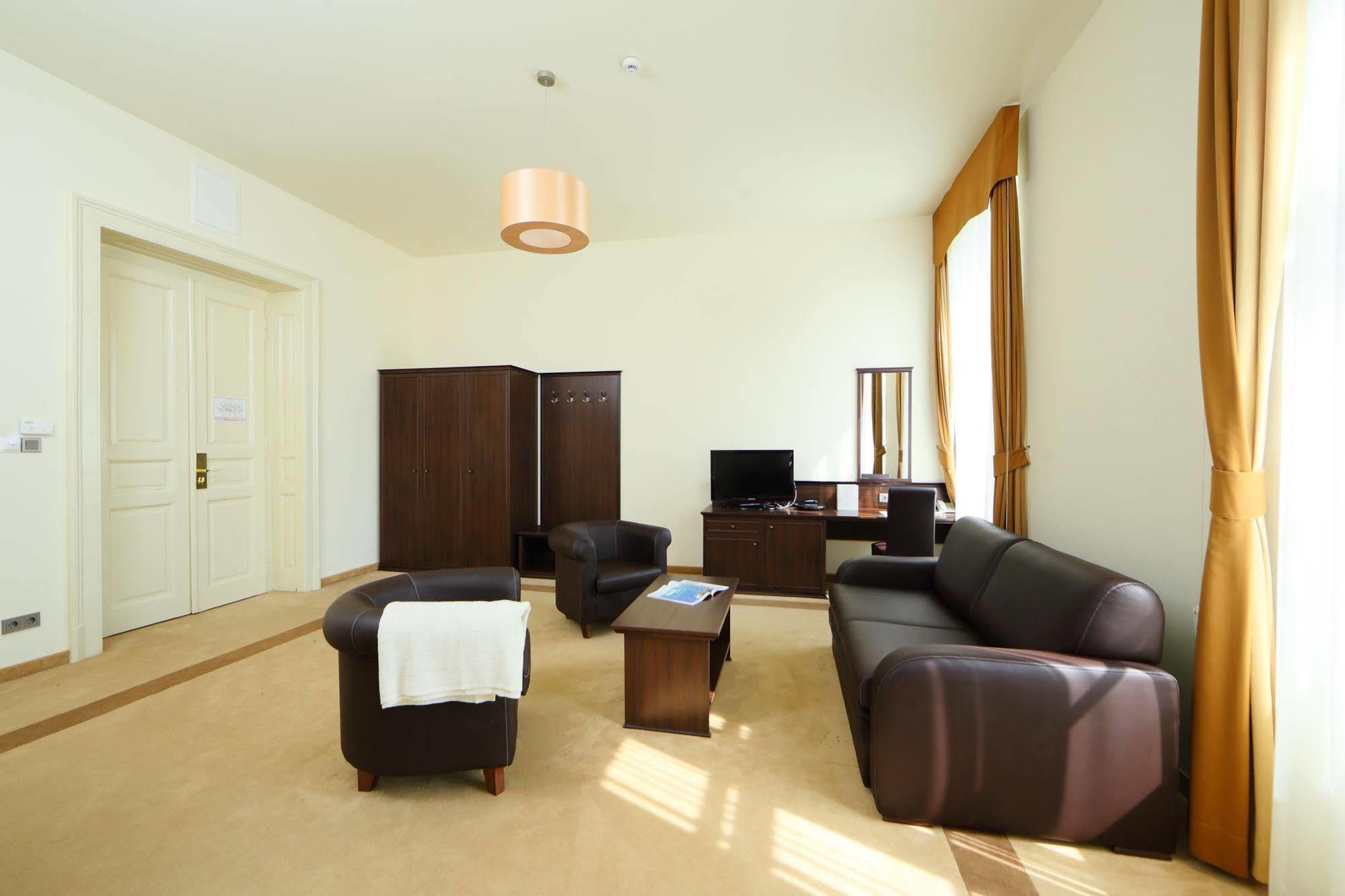 Ipoly Hotel Boutique Rooms & Suites บาลาตอนฟือเรด ภายนอก รูปภาพ